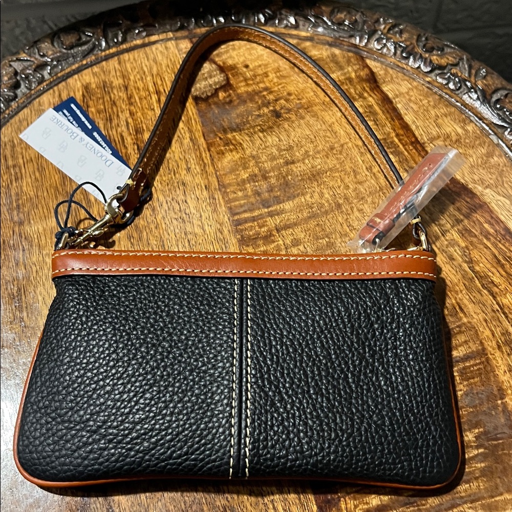 Dooney & Bourke Black Wristlet Pebble Grain Leather - Picture 7 of 16